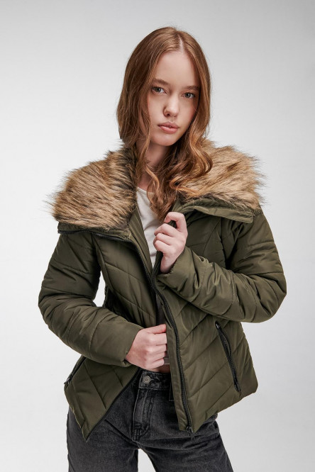 Chaqueta acolchada cuello alto