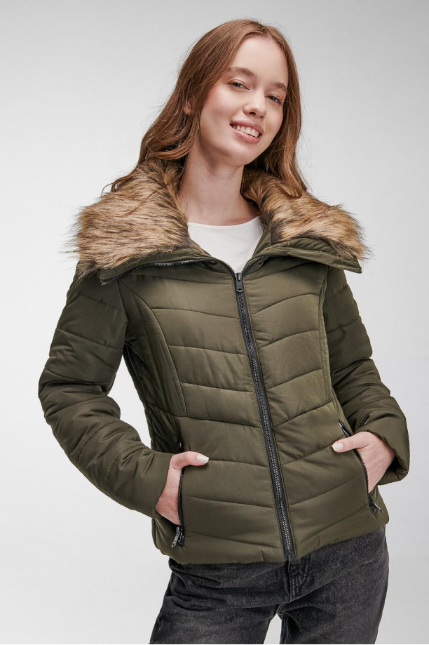 Chaqueta acolchada cuello alto