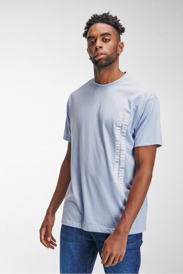 Camiseta manga corta con estampado.