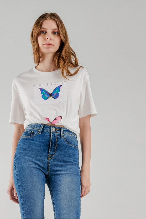 Camiseta básica manga corta estampada.