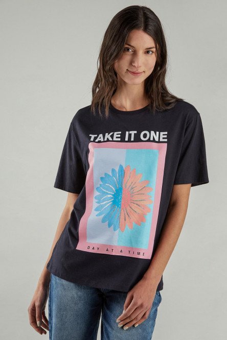 Camiseta básica manga corta estampada.