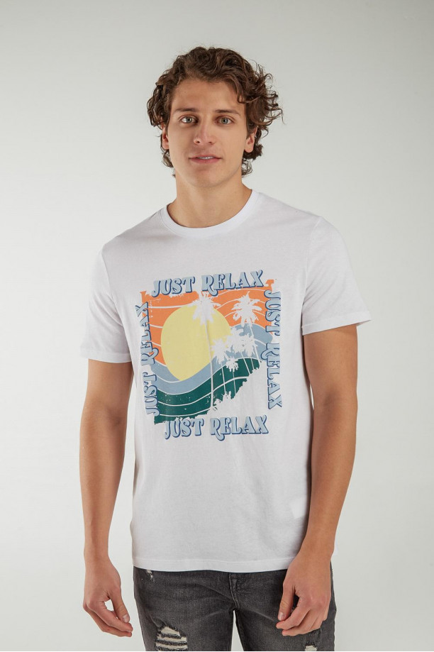 Camiseta manga corta estampada.