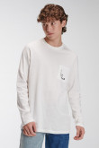 Camiseta estampada, cuello redondo, manga larga y bolsillo parche con estampado