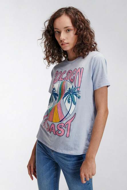 Camiseta manga corta con estampado en frente.