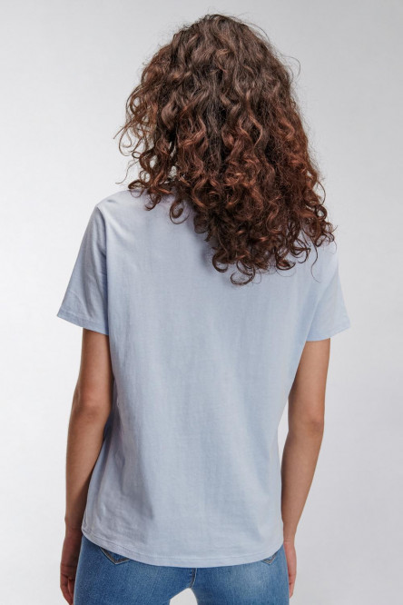 Camiseta manga corta con estampado en frente.