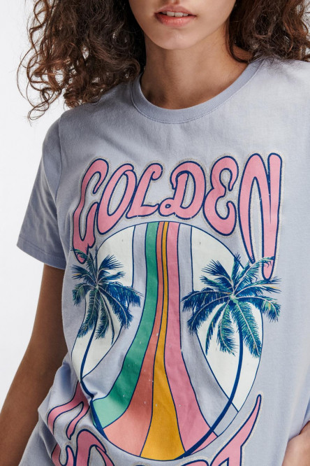 Camiseta manga corta con estampado en frente.