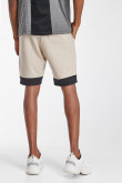 Bermuda fit con estampado en frente inferior