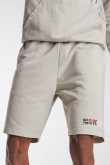 Bermuda loungewear con estampado en frente inferior