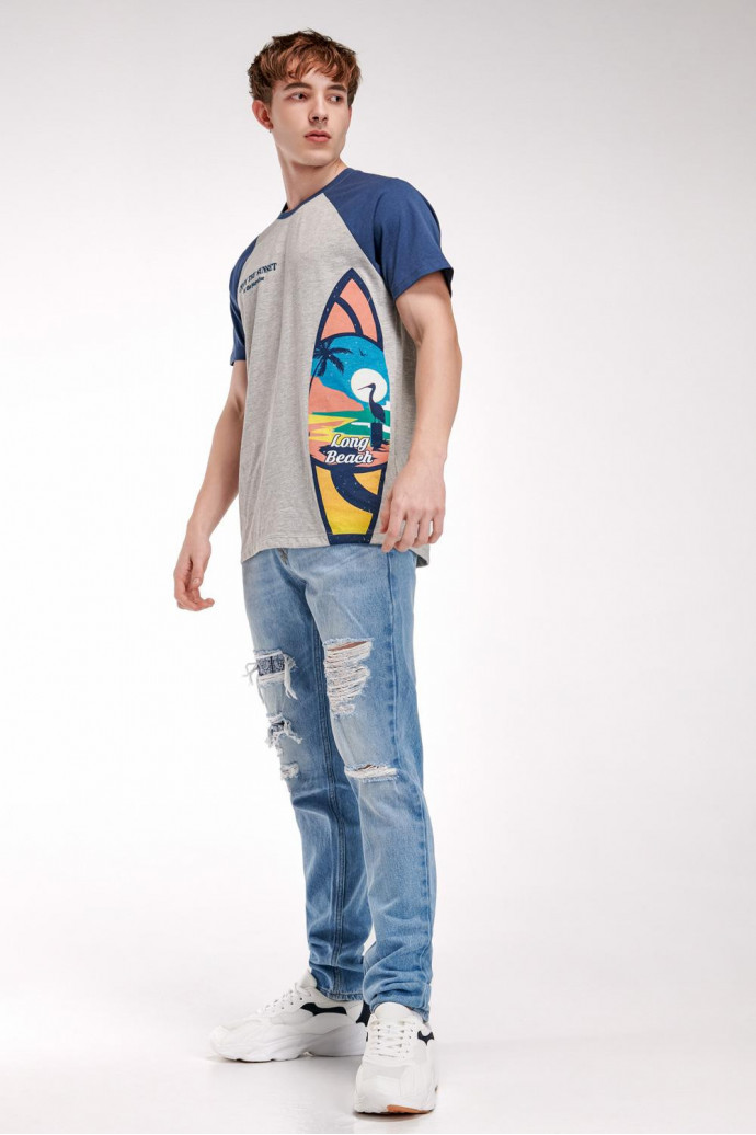 Camiseta, manga ranglan, estampado minimalista en frente.