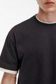 Camiseta manga corta unicolor.