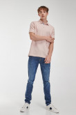 Camiseta polo manga corta rosada y cuello tejido