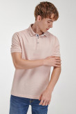 Camiseta polo manga corta rosada y cuello tejido