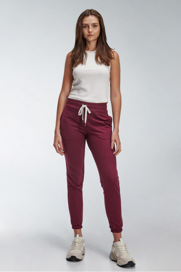 Pantalon jogger, unicolor, con bolsillos en costado