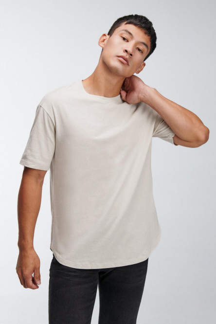 Camiseta manga corta unicolor.