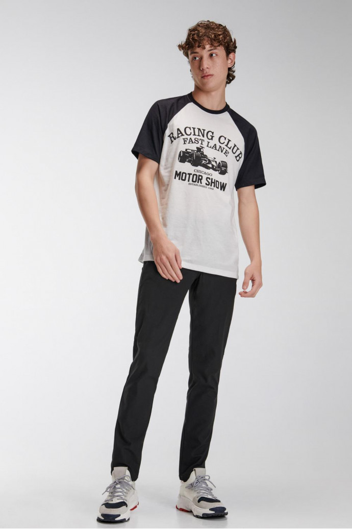 Camiseta cuello redondo, manga rangla con estampado en frente