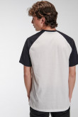 Camiseta cuello redondo, manga rangla con estampado en frente