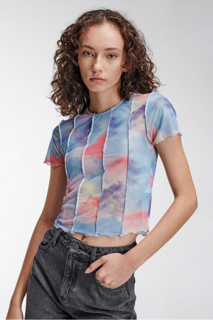 Camiseta manga corta estampada y costura en frente