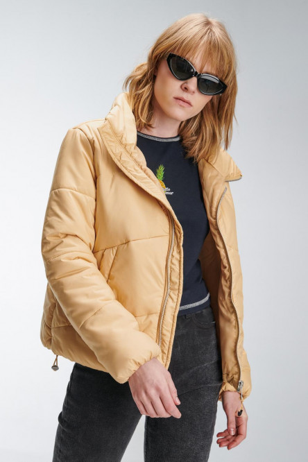 Chaqueta acolchada cuello alto