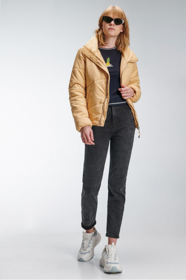 Chaqueta acolchada cuello alto