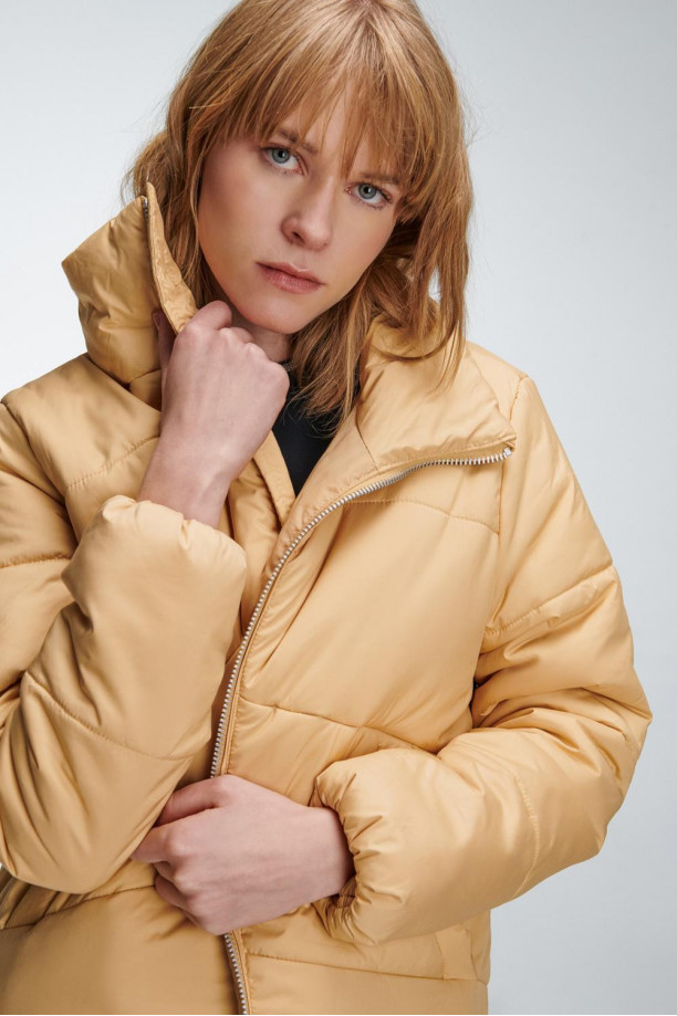 Chaqueta acolchada cuello alto