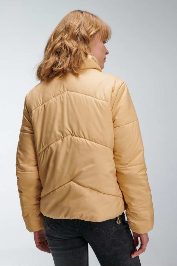 Chaqueta acolchada cuello alto
