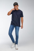 Camiseta básica para hombre manga corta, unicolor, con doble doblez en mangas y abertura lateral dispareja.