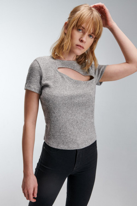 Camiseta manga corta con escote en frente