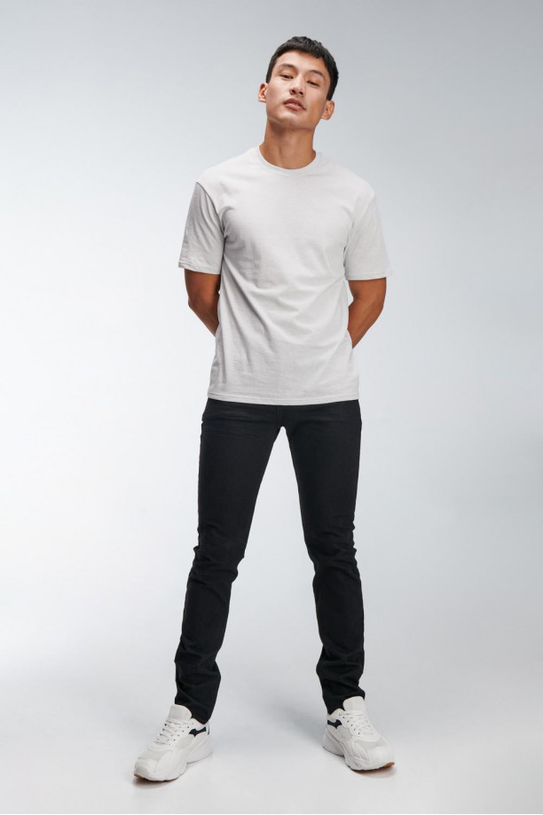 Camiseta básica manga corta unicolor.