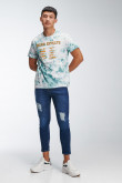 Camiseta manga corta con estampado.