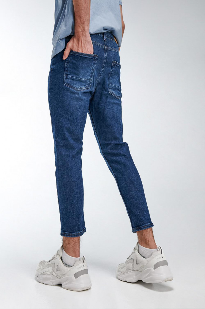 Jean carrot tiro bajo azul oscuro