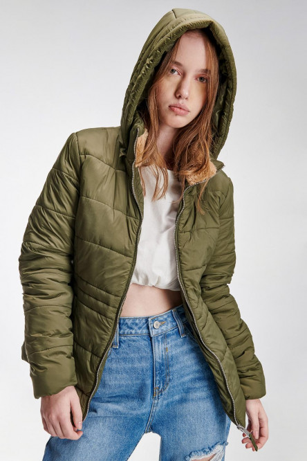 Chaqueta acolchada con capota
