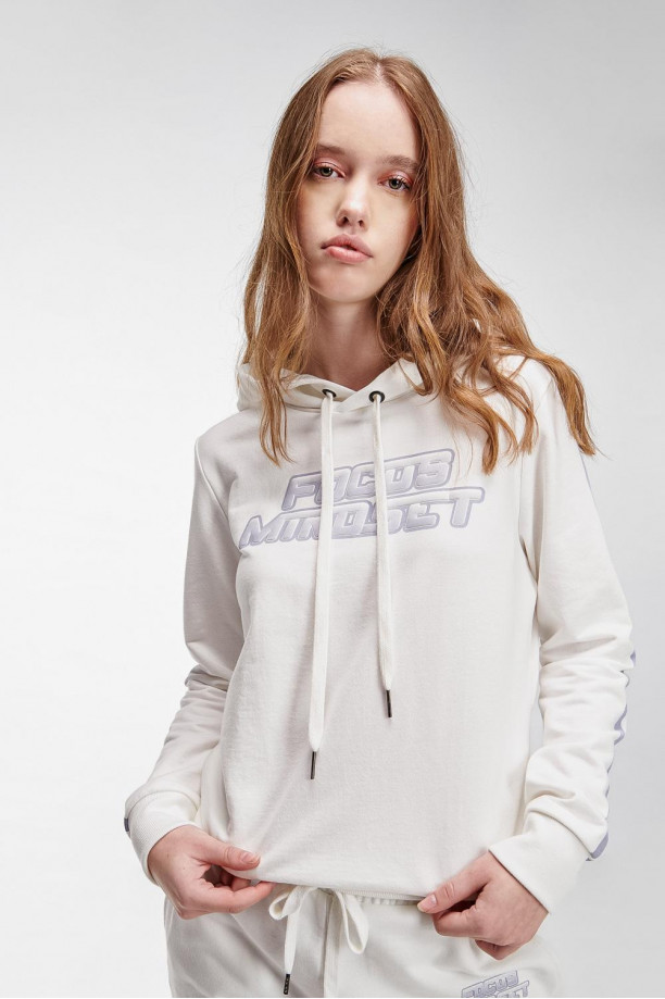 Buzo con capota estampado