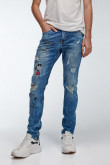 Jean skinny con rotos y estampado de Snoppy