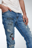 Jean skinny con rotos y estampado de Snoppy
