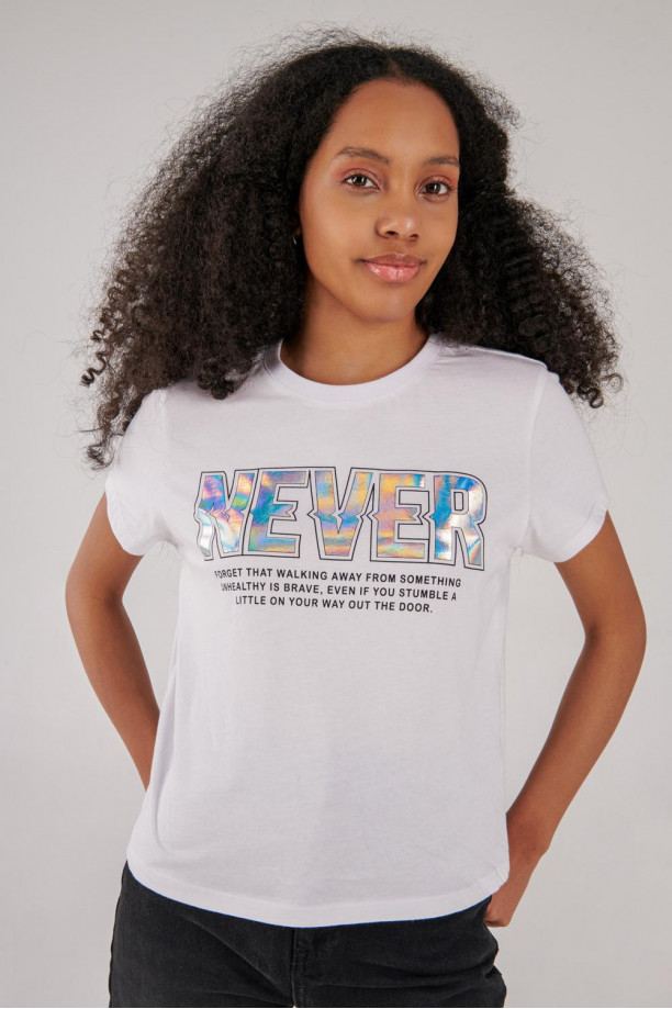 Camiseta básica manga corta estampada.