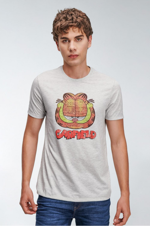 Camiseta manga corta, estampada de Garfield.