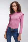Camiseta unicolor, manga larga con cuello alto.