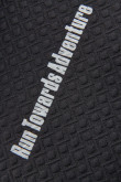 Buzo fit con capota, con estampado en frente.