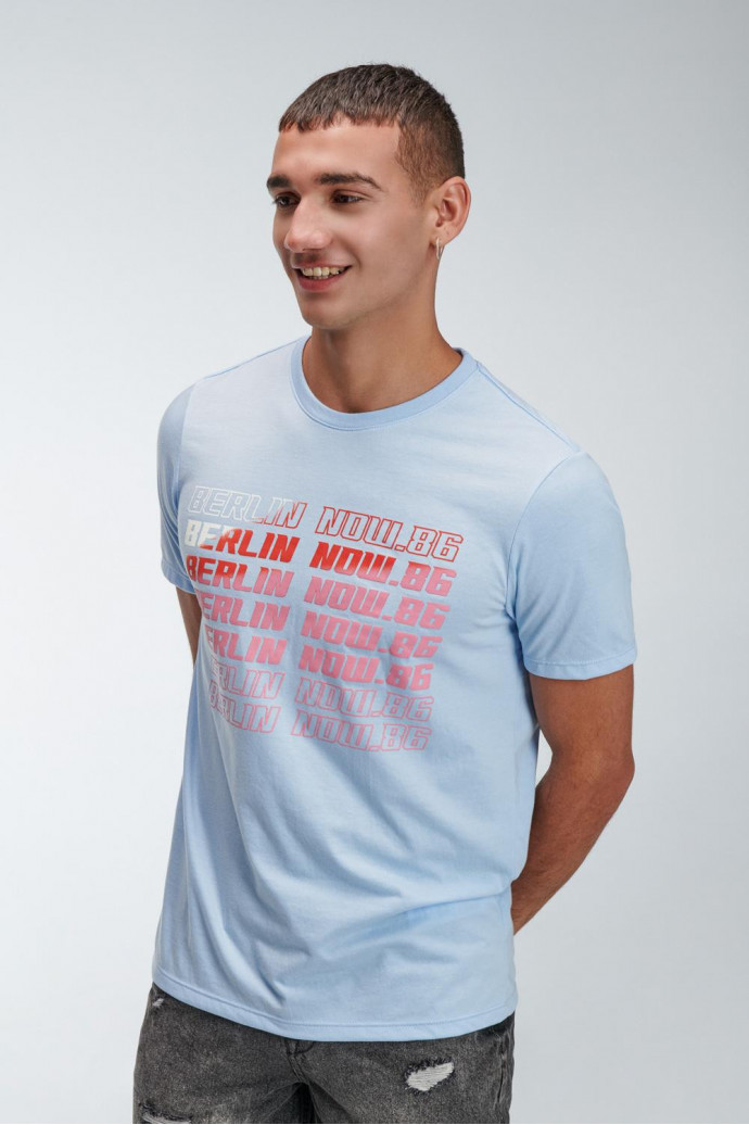 Camiseta básica manga corta estampada.
