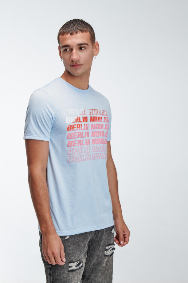 Camiseta básica manga corta estampada.