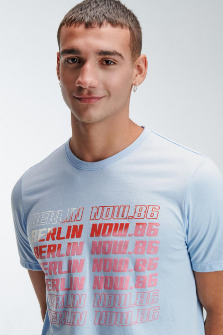 Camiseta básica manga corta estampada.