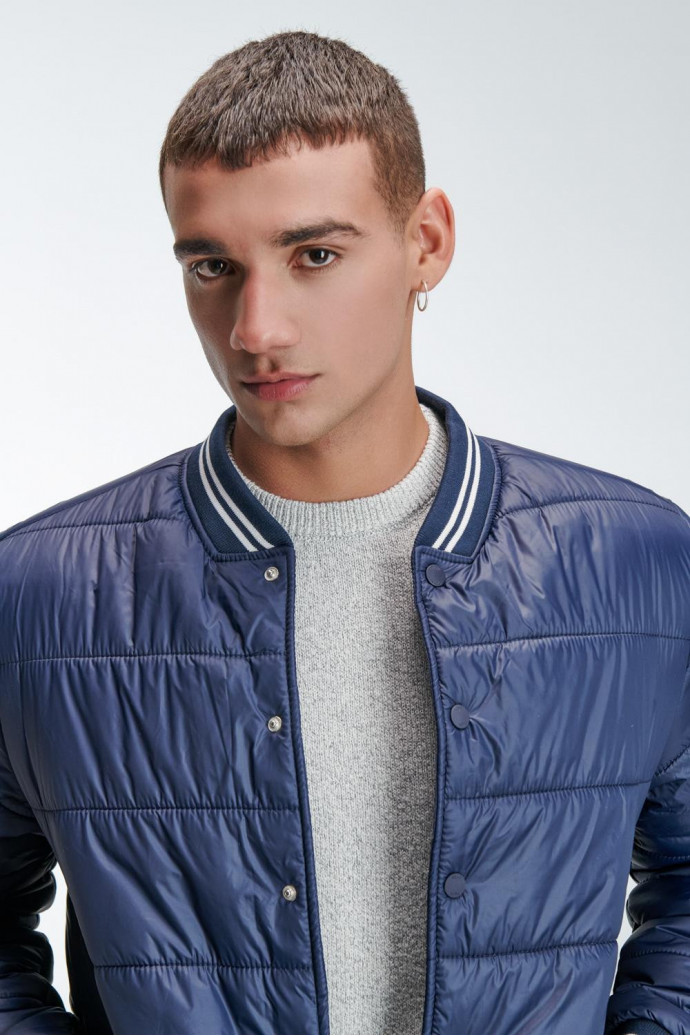 Chaqueta bomber acolchada.