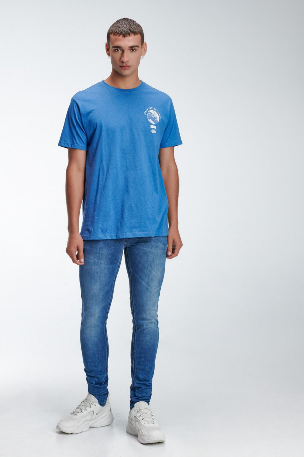 Camiseta manga corta con estampado.