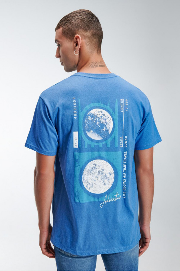 Camiseta manga corta con estampado.