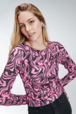 Camiseta estampada, manga larga con cuello redondo.