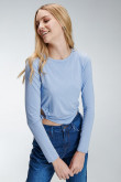 Camiseta sin estampado, manga larga, con cruce detalle de recogido y anudado en costados, ruedo en V