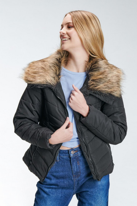 Chaqueta acolchada cuello alto