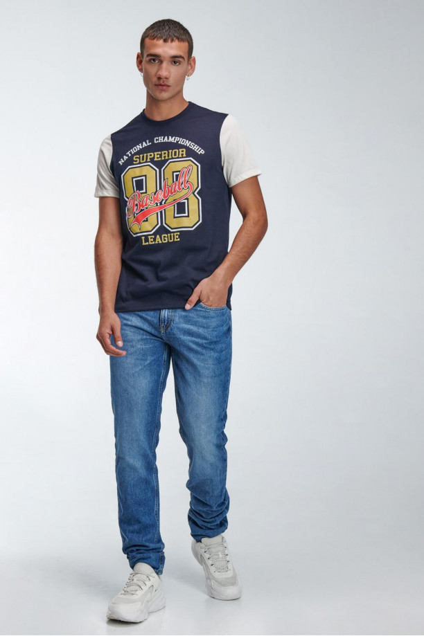 Camiseta, manga corta, estampado en frente.