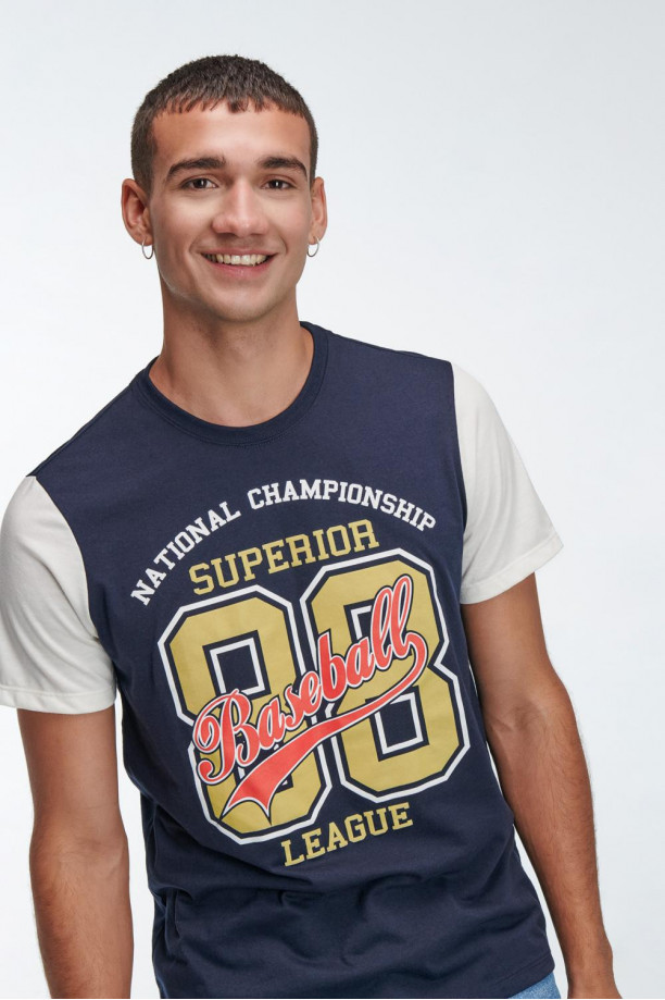 Camiseta, manga corta, estampado en frente.
