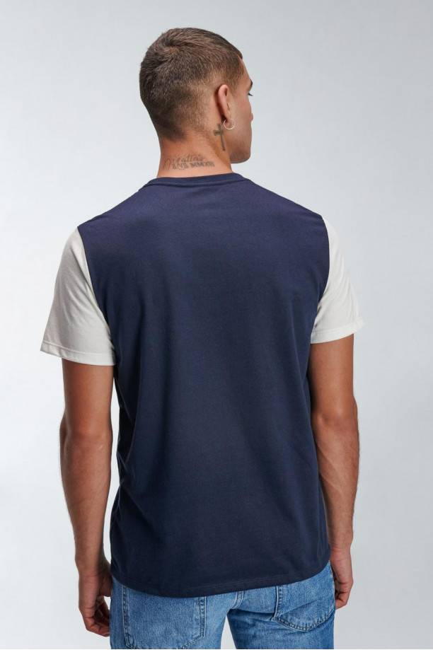 Camiseta, manga corta, estampado en frente.
